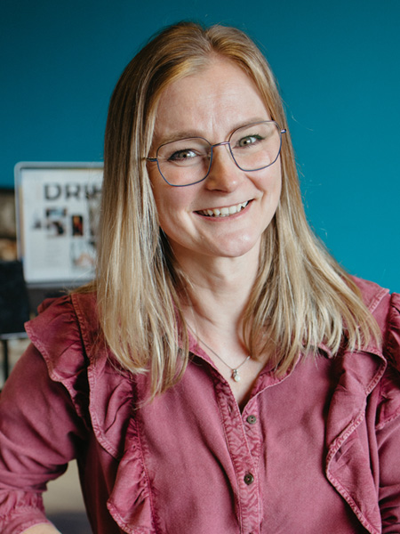Ania bureau van den oever