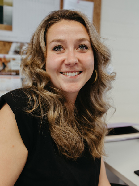 Iris bureau van den oever